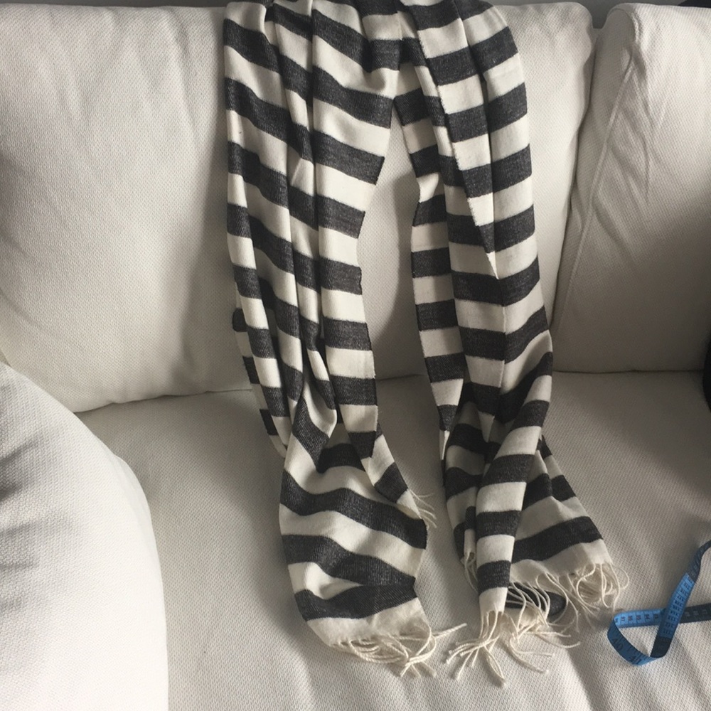 Wrap- pashmina.